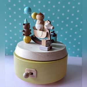 Wooderful life - baby carillon on wooden horse